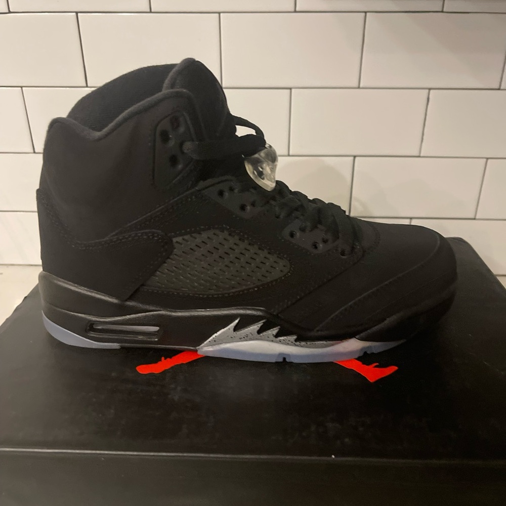 Men’s Jordan Retro 5 Black Cat Size 7.5.